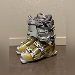 Nordica Olympia Women’s Ski Boots Sz 26.0 / 305mm BSL–New w/ Cosmetic Scuffs